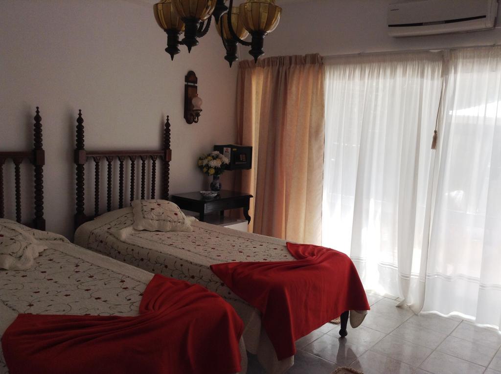 Casa Amarela Guesthouse Lagos Ngoại thất bức ảnh